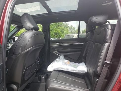 New 2024 Jeep Grand Cherokee L Limited image 11
