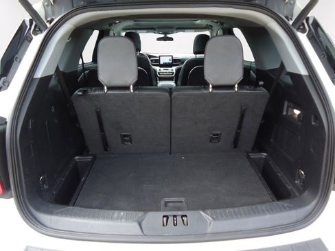 Used 2022 Ford Explorer XLT w/ Equipment Group 202A image 32