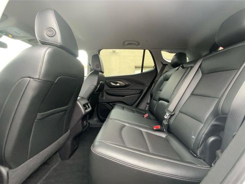 Used 2024 GMC Terrain SLT image 11