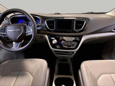 Used 2019 Chrysler Pacifica L FWD image 15