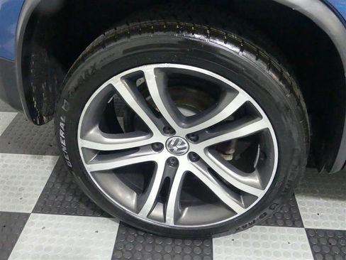 Used 2017 Volkswagen Tiguan SEL AWD/4WD image 16