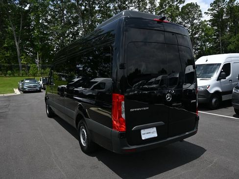 Used 2025 Mercedes-Benz Sprinter 2500 image 4