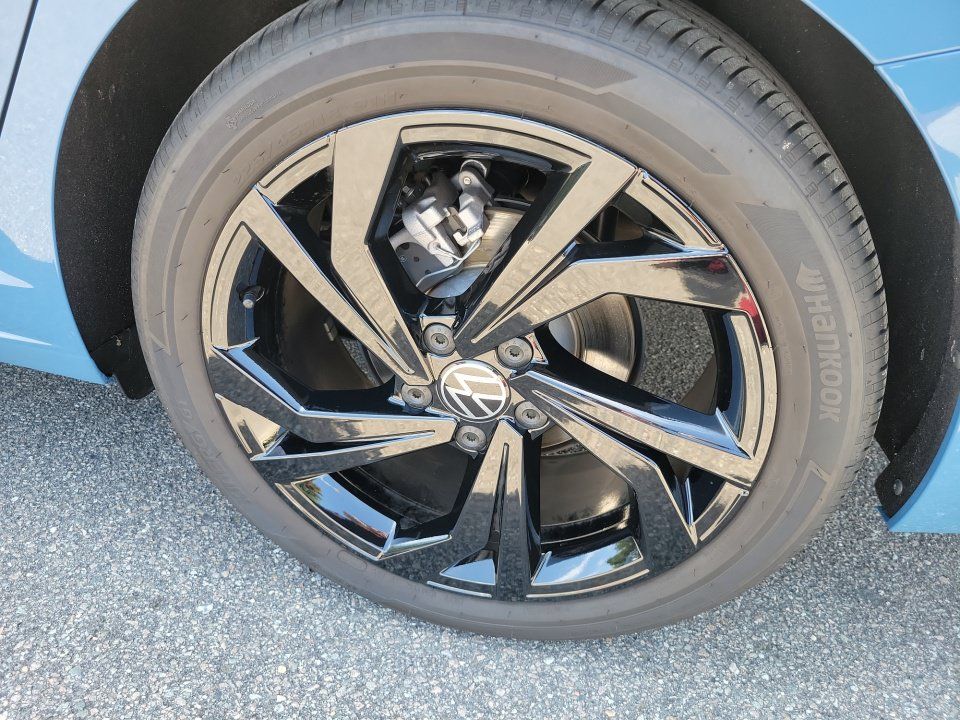 Certified 2026 Volkswagen Jetta SE w/ Black Wheel Package FWD image 22