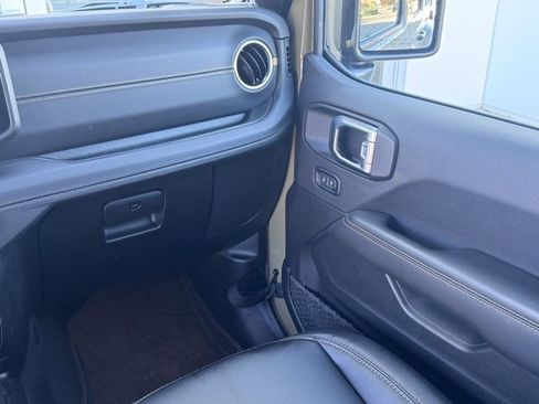 Used 2025 Jeep Gladiator Sport image 20