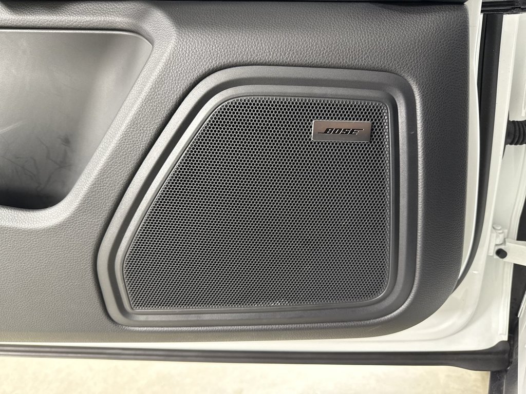 Certified 2025 Porsche Macan AWD/4WD image 35