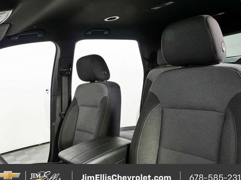 Used 2023 Chevrolet Traverse LT FWD image 5