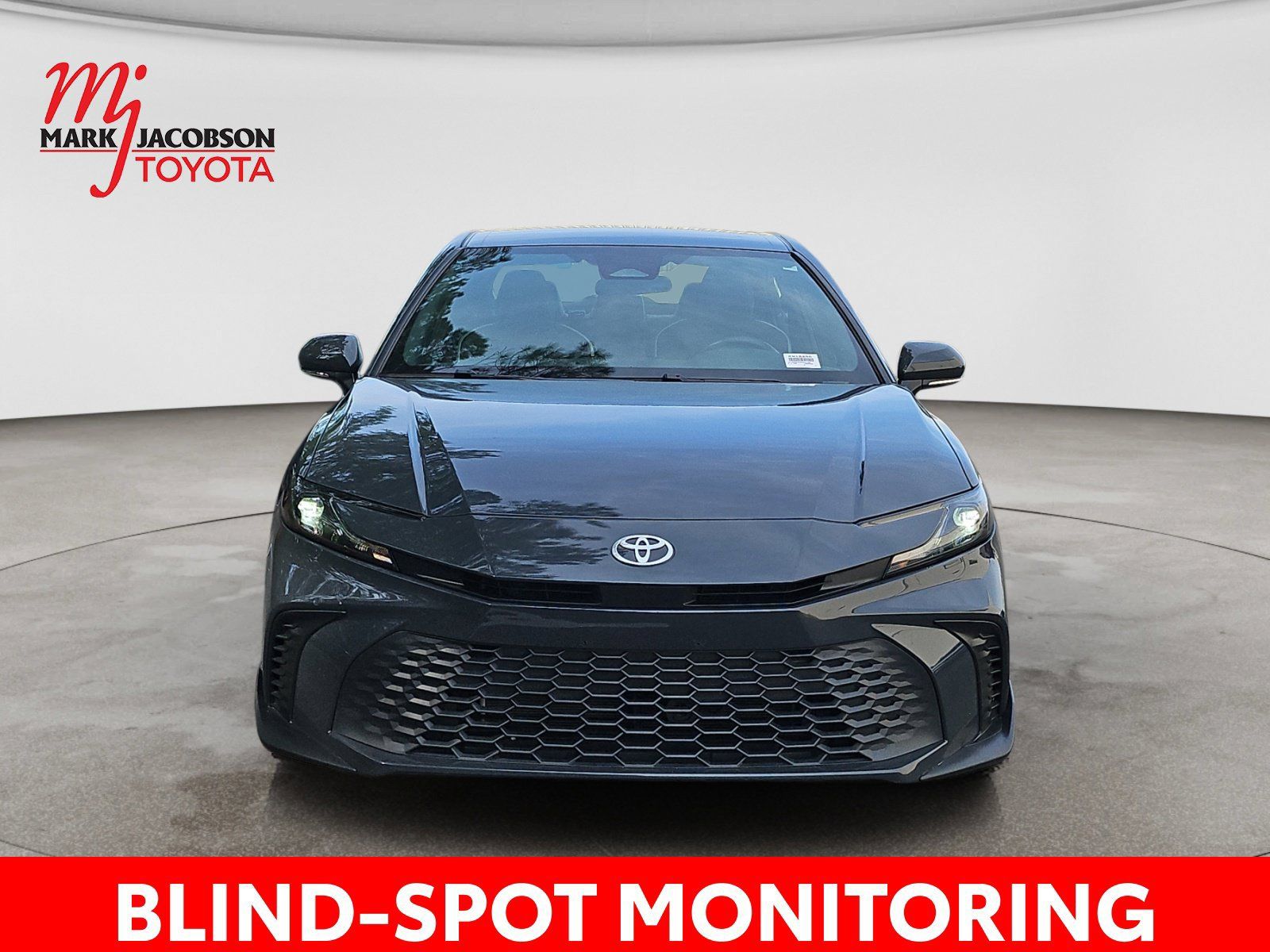 Used 2025 Toyota Camry SE FWD image 3