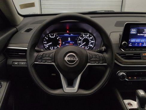 Used 2025 Nissan Altima 2.5 SV FWD image 22