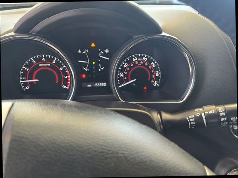 Used 2012 Toyota Highlander SE w/ Tow Pkg image 11