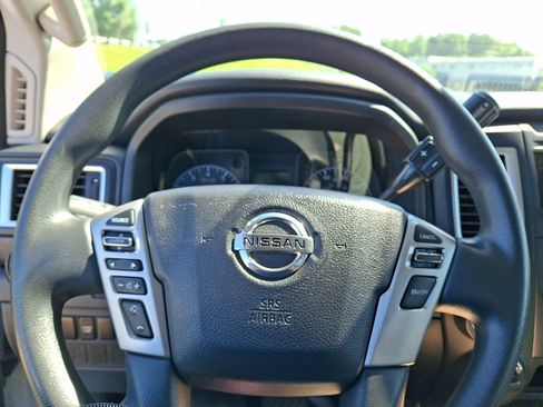 Used 2017 Nissan Titan S AWD/4WD image 16