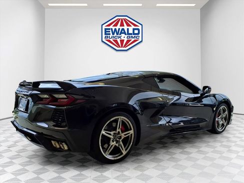 Used 2022 Chevrolet Corvette Stingray Premium Cpe w/ Z51 Performance Package RWD image 4