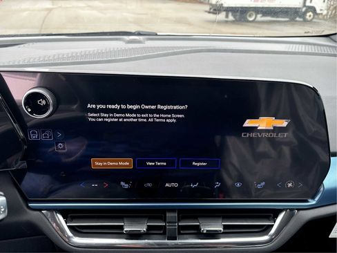 New 2026 Chevrolet Equinox EV LT image 16