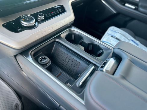 New 2025 Ford Expedition Active image 29