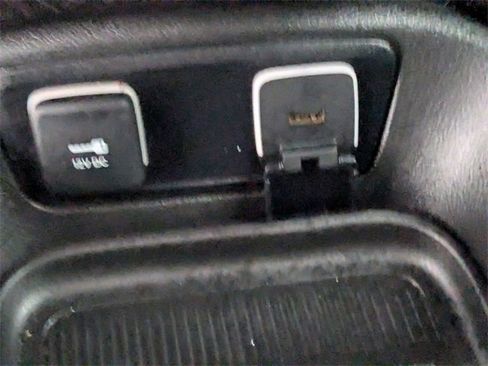 Used 2018 Chrysler Pacifica Touring Plus w/ S Appearance Package image 23