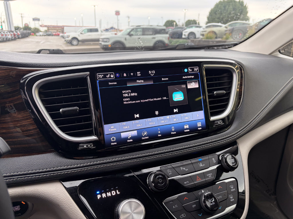 Used 2024 Chrysler Pacifica Limited FWD image 21