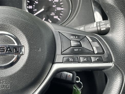 Used 2018 Nissan Rogue S AWD/4WD image 18