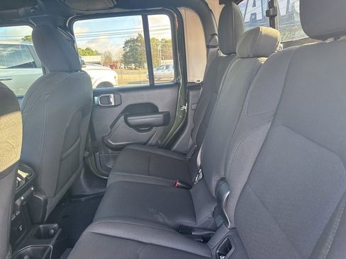 Used 2023 Jeep Gladiator Sport image 3
