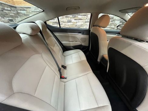 Used 2018 Hyundai Elantra SE FWD image 28