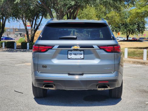 Used 2023 Chevrolet Traverse Premier FWD image 33