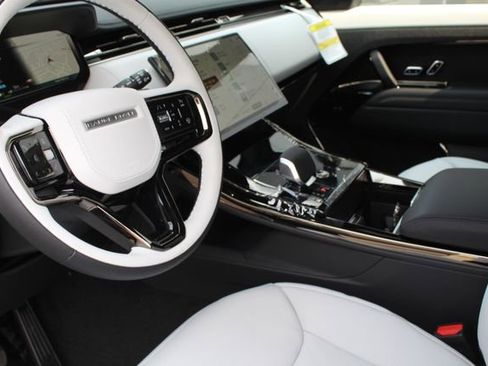 New 2025 Land Rover Range Rover Sport Dynamic SE image 11