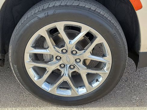 Used 2024 Chevrolet Suburban High Country w/ Advanced Technology Package image 7