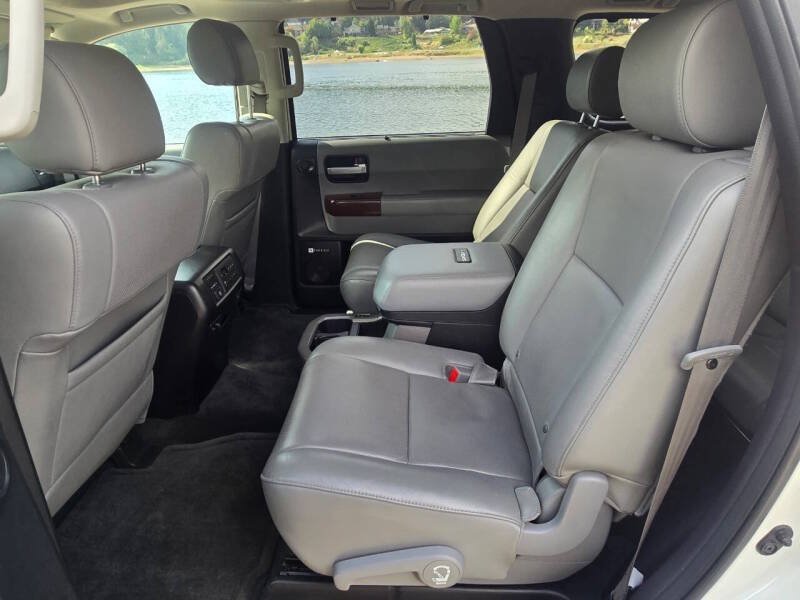 Used 2016 Toyota Sequoia Platinum AWD/4WD image 18
