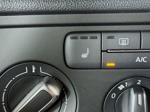 Used 2016 Volkswagen Beetle 1.8T SE image 19