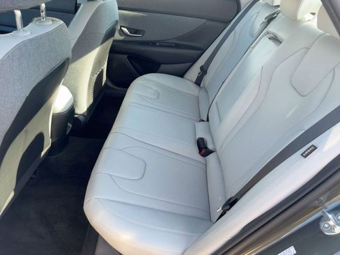 Used 2024 Hyundai Elantra Limited image 15