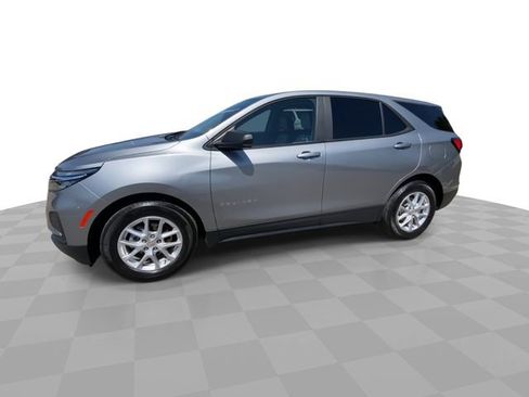 Used 2024 Chevrolet Equinox LS w/ LS Convenience Package FWD image 7