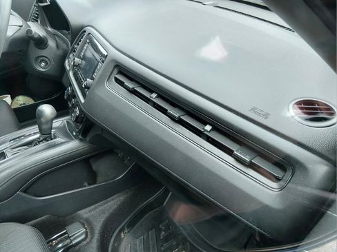 Used 2017 Honda HR-V LX image 19