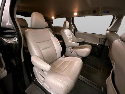 Used 2020 Toyota Sienna XLE w/ XLE Navigation Package AWD/4WD image 26