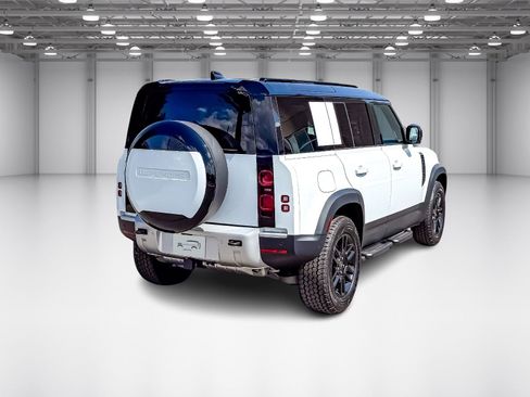 New 2025 Land Rover Defender 110 S image 5