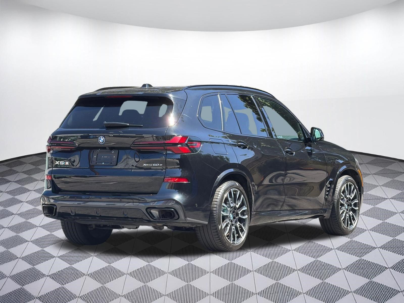 Used 2024 BMW X5 xDrive50e w/ Executive Package AWD/4WD image 8