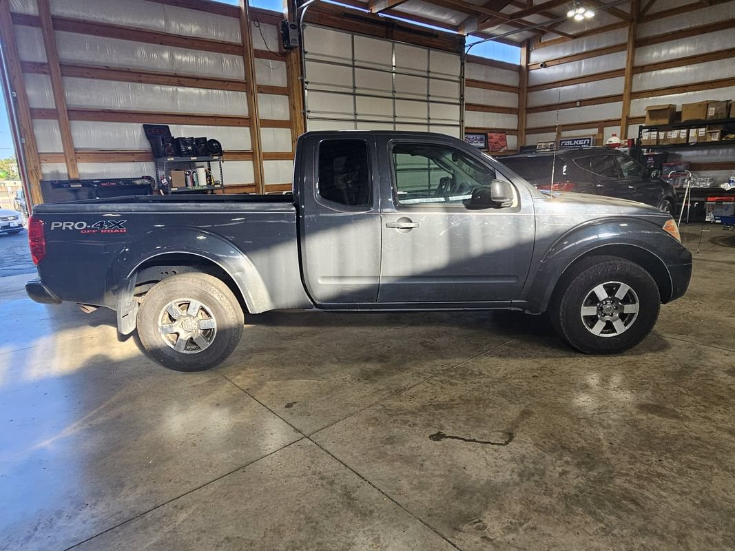 Used 2011 Nissan Frontier PRO-4X AWD/4WD image 9