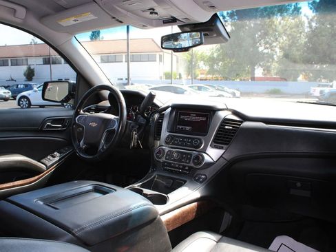 Used 2019 Chevrolet Suburban LT image 22