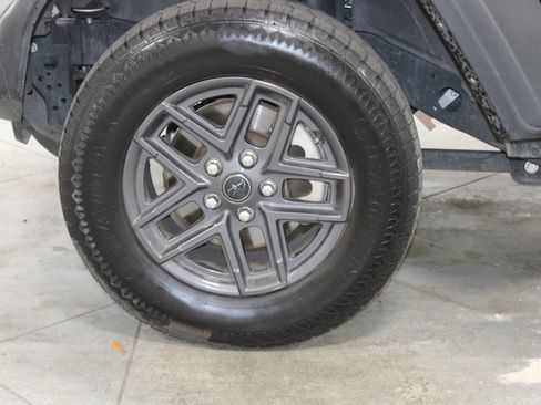Used 2024 Jeep Wrangler Unlimited Sport AWD/4WD image 18