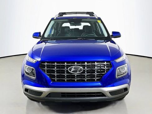 Used 2023 Hyundai Venue Limited FWD image 2