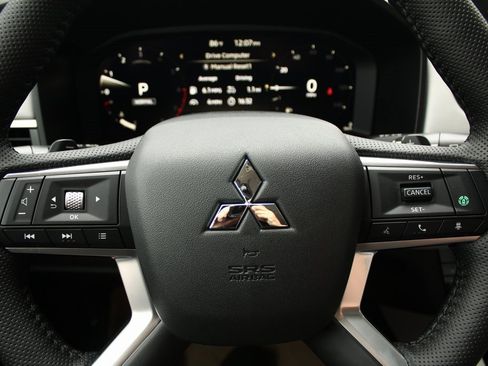 New 2025 Mitsubishi Outlander SEL image 15