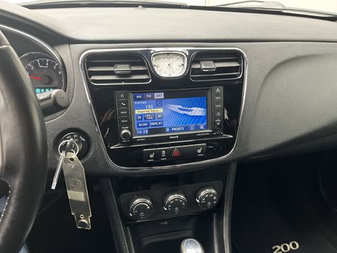 Used 2012 Chrysler 200 S image 5