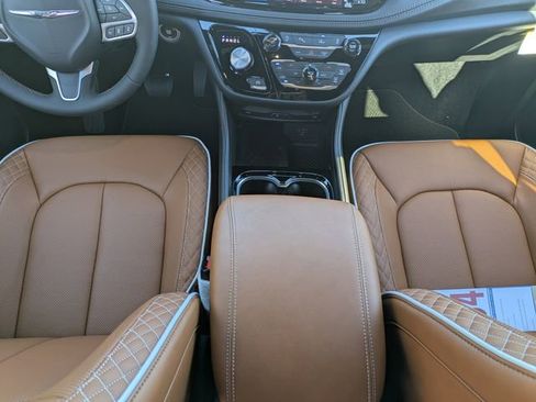 New 2026 Chrysler Pacifica Pinnacle w/ Trailer Tow Group AWD/4WD image 20
