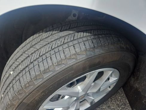 Used 2024 Chevrolet Equinox LT FWD image 26