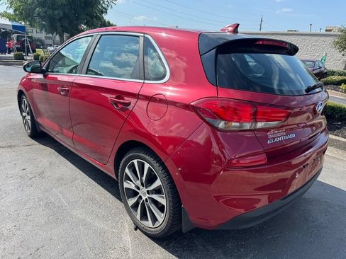 Used 2018 Hyundai Elantra GT FWD image 3