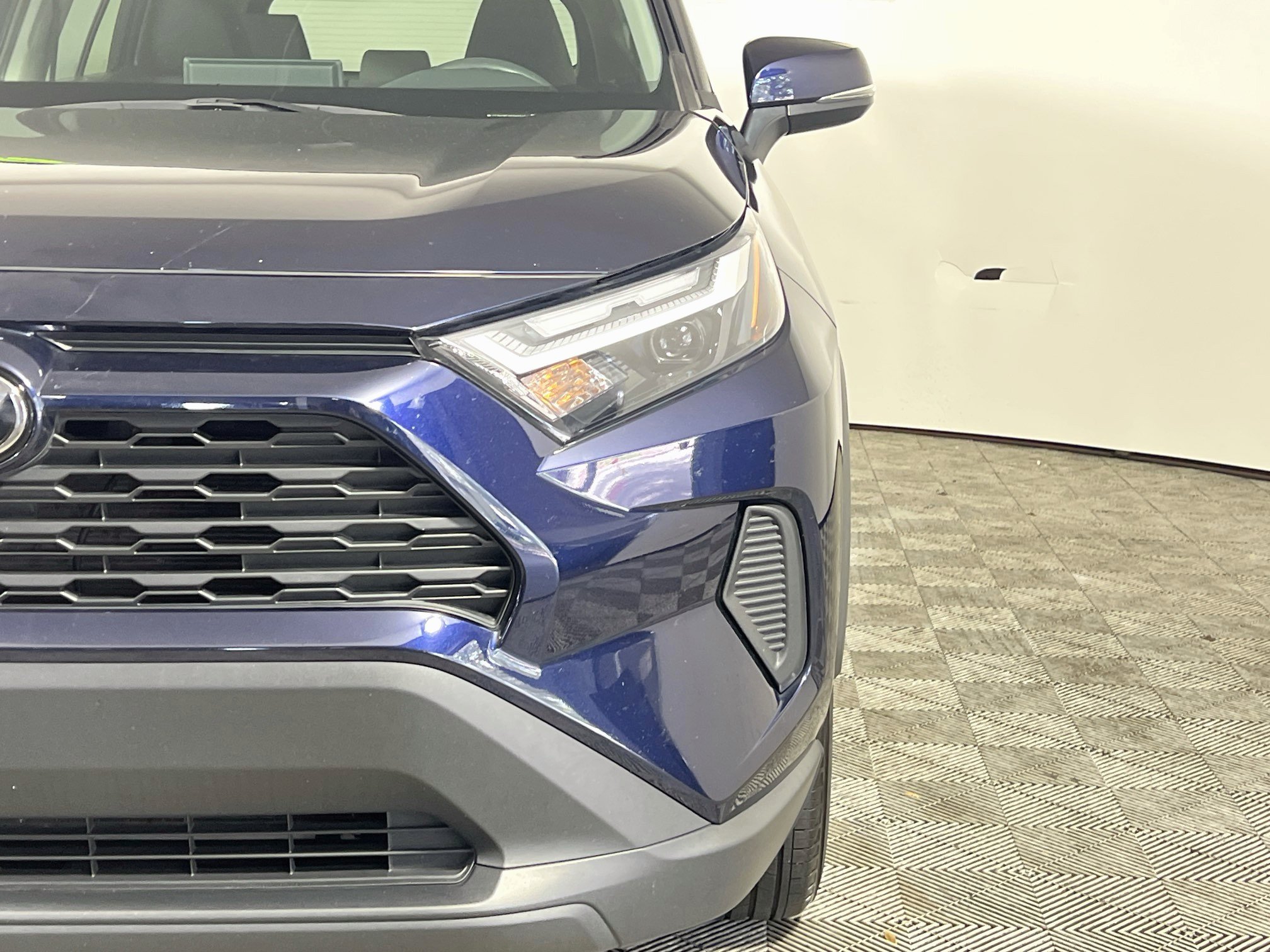 Used 2025 Toyota RAV4 XLE w/ Convenience Package FWD image 12