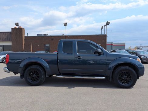 Used 2019 Nissan Frontier SV image 4