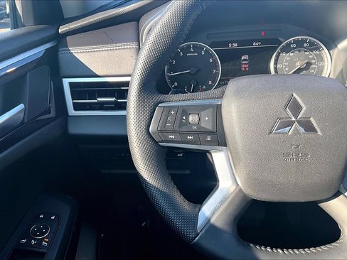 Used 2025 Mitsubishi Outlander SE AWD/4WD image 16