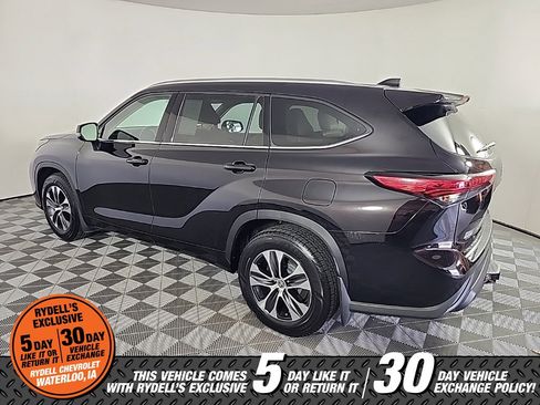Used 2021 Toyota Highlander XLE image 7