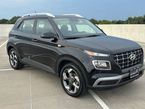 Used 2025 Hyundai Venue SEL FWD image 15