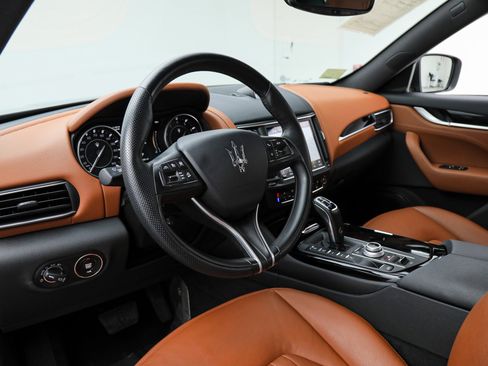Certified 2023 Maserati Levante GT image 16