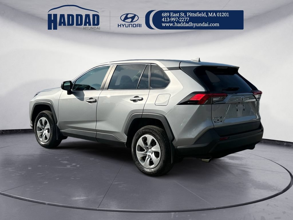 Used 2022 Toyota RAV4 LE AWD/4WD image 3