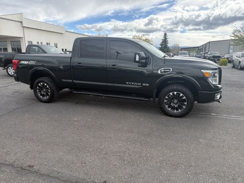Used 2019 Nissan Titan PRO-4X w/ Pro-4x Convenience Package image 4